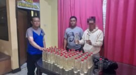 Polsek Malangbong Amankan 65 Botol Ciu dalam Operasi Pemberantasan Miras