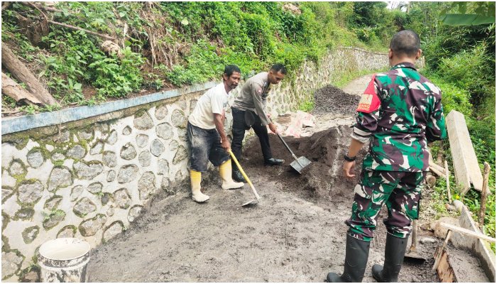 Kerja Bakti TNI-Polri Bersama Warga_ Infrastruktur Desa Makin Maju