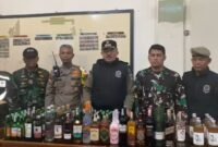 Satpol PP Garut Razia Besar-besaran, 293 Botol Miras Diamankan!