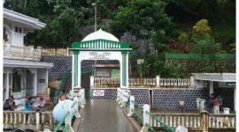 Jalan menuju Makam syekh Abdul Muhyi pamijahan, kabupaten Tasikmalaya , Jawabarat.