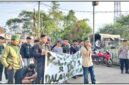 Himpunan Mahasiswa Islam (HMI) Cabang Tasikmalaya menggelar aksi protes di Tempat Pembuangan Akhir (TPA) Ciangir. 